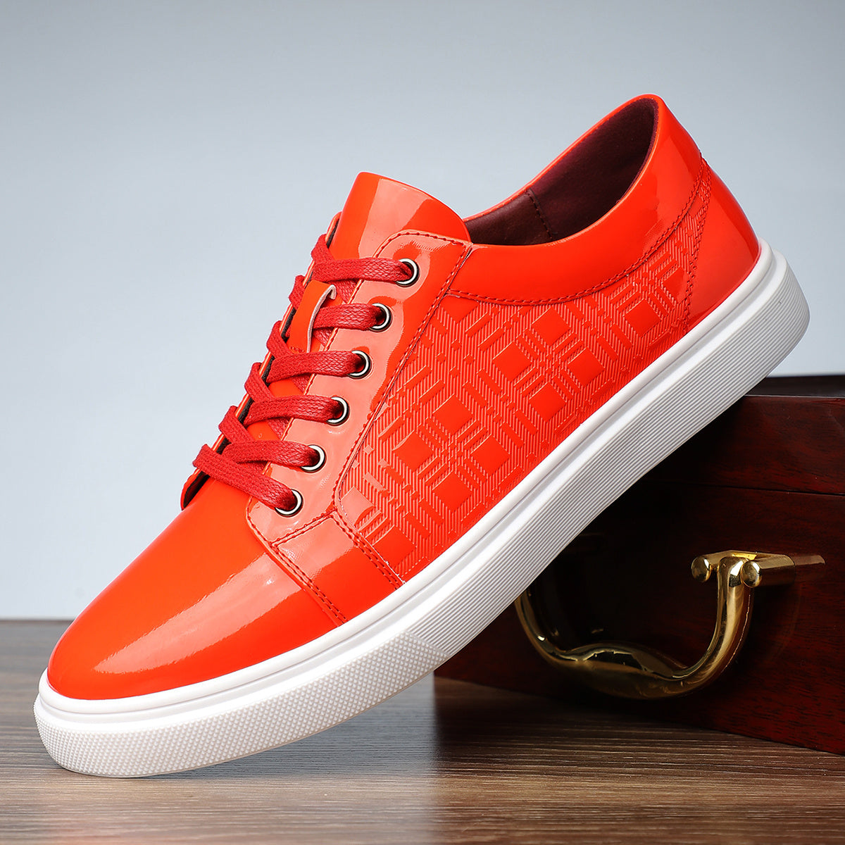 Sapatos de couro elegantes