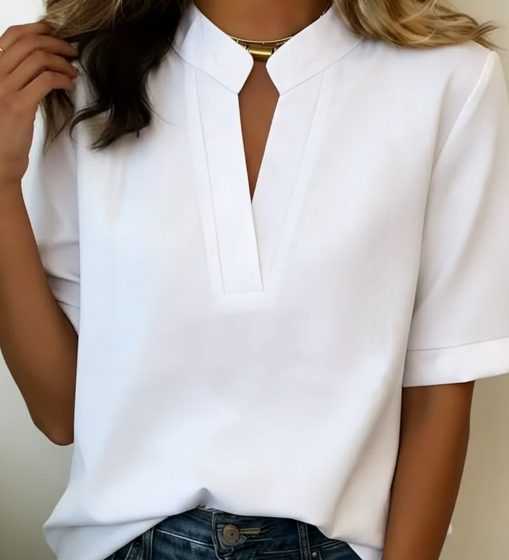 Jacinta Porto| Blusa Chic com Decote em V e Detalhe Dourado