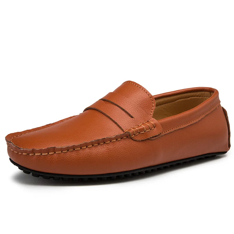 Mocassins casuais de verão em pele