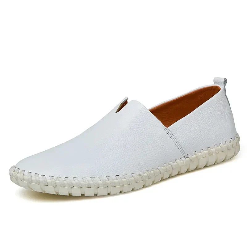 Mocassins elegantes e respiráveis em pele
