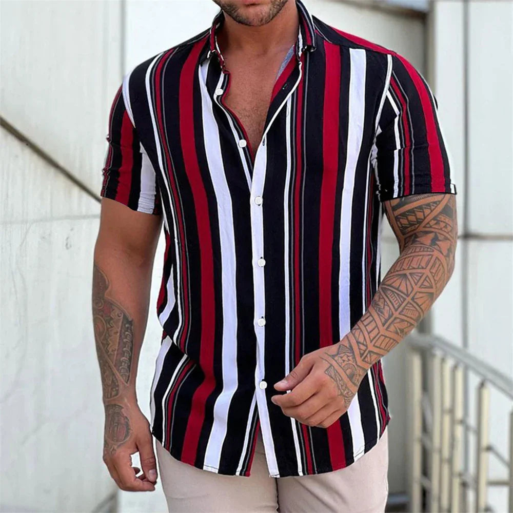 Camisa de verão de manga curta às riscas