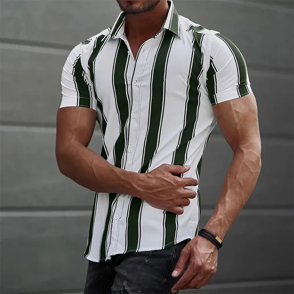 Camisa de verão de manga curta às riscas