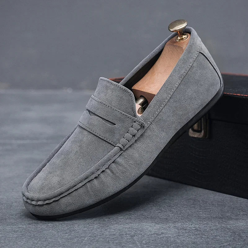 Mocassins leves de camurça para homem