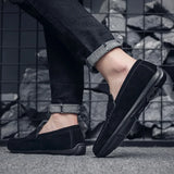 Mocassins leves de camurça para homem