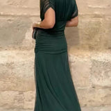 Vestido elegante com decote em V