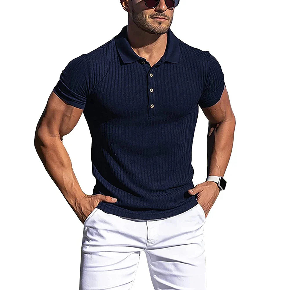 Camisa pólo com riscas elegantes