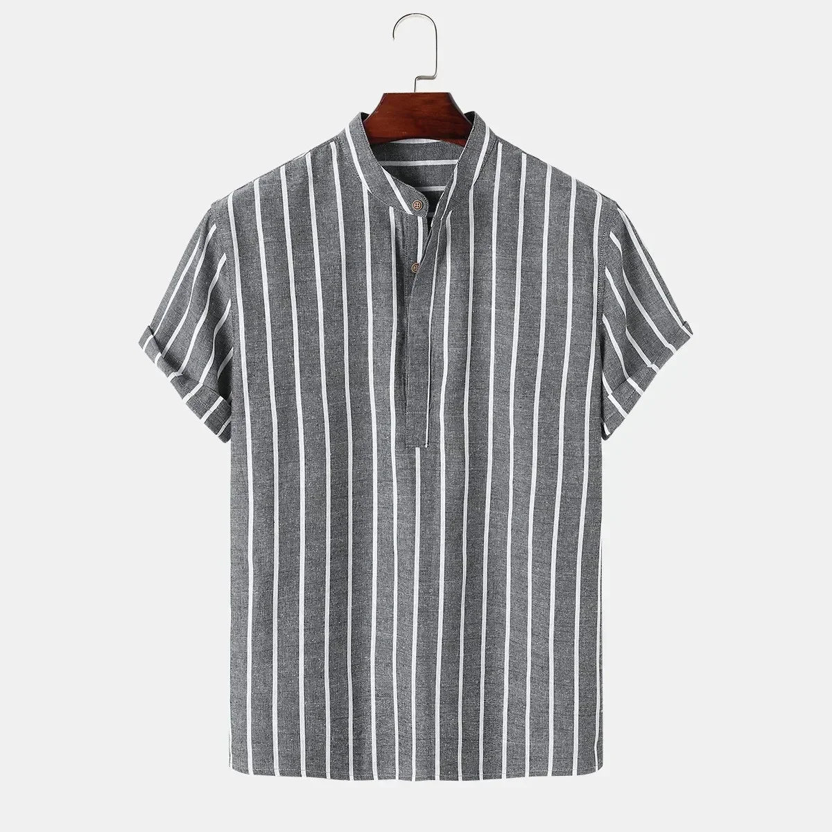 Camisa elegante de manga curta às riscas