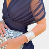 Vestido elegante com decote em V