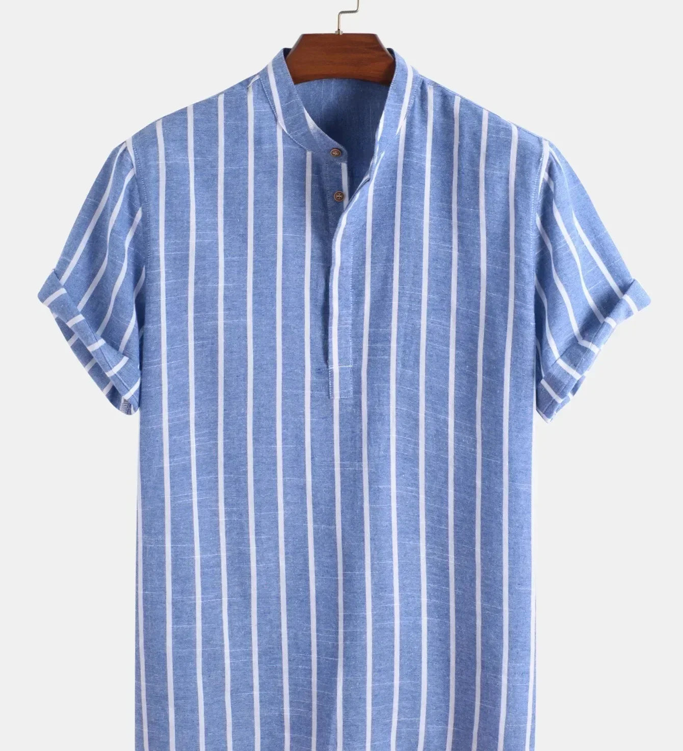 Camisa elegante de manga curta às riscas