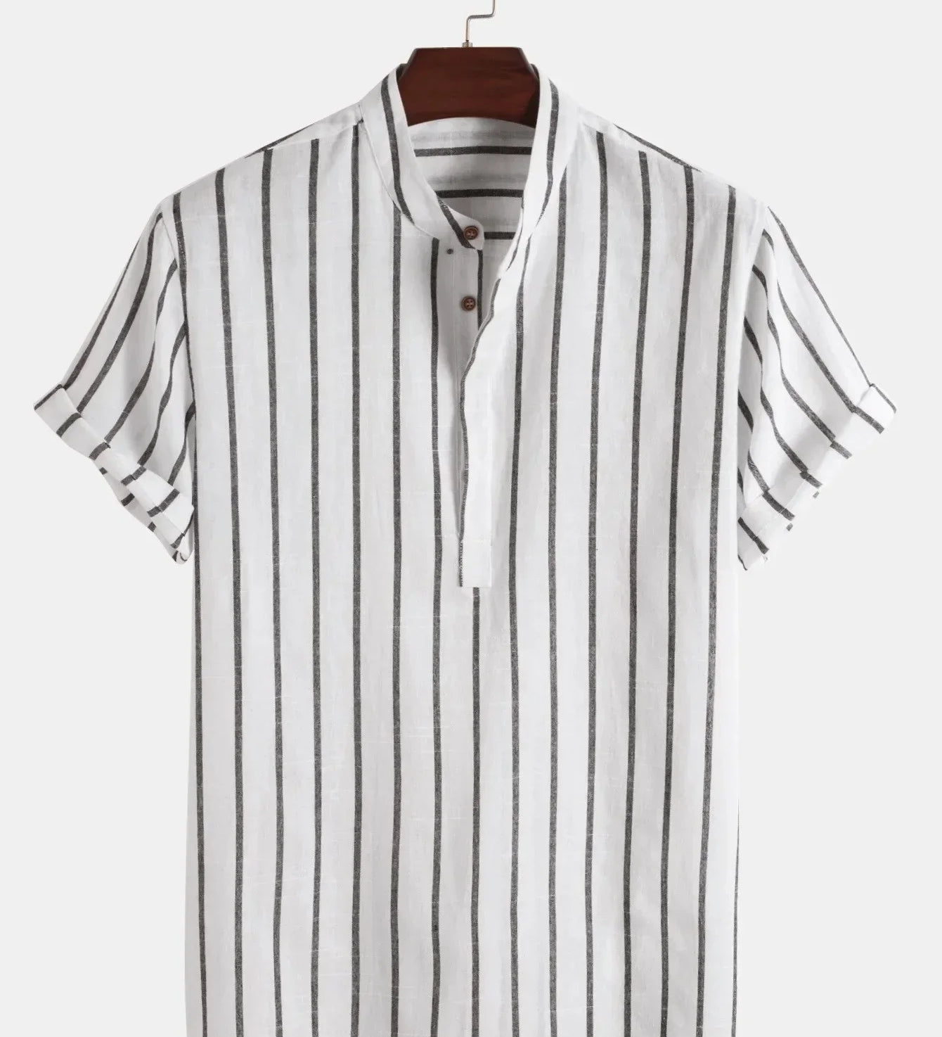 Camisa elegante de manga curta às riscas