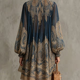 Mariana | Mini Vestido em Chiffon Azul-Marinho com Estampado Barroco Dourado