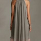 Beatrice | Minivestido cinzento em cetim com laço rosa e renda
