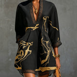 Donatella | Minivestido preto com estampado marmoreado dourado e renda em croché