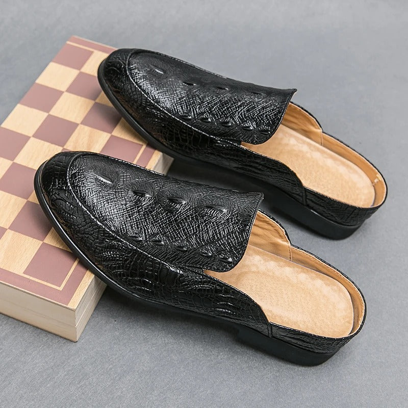 Sapatos elegantes com estampado de crocodilo